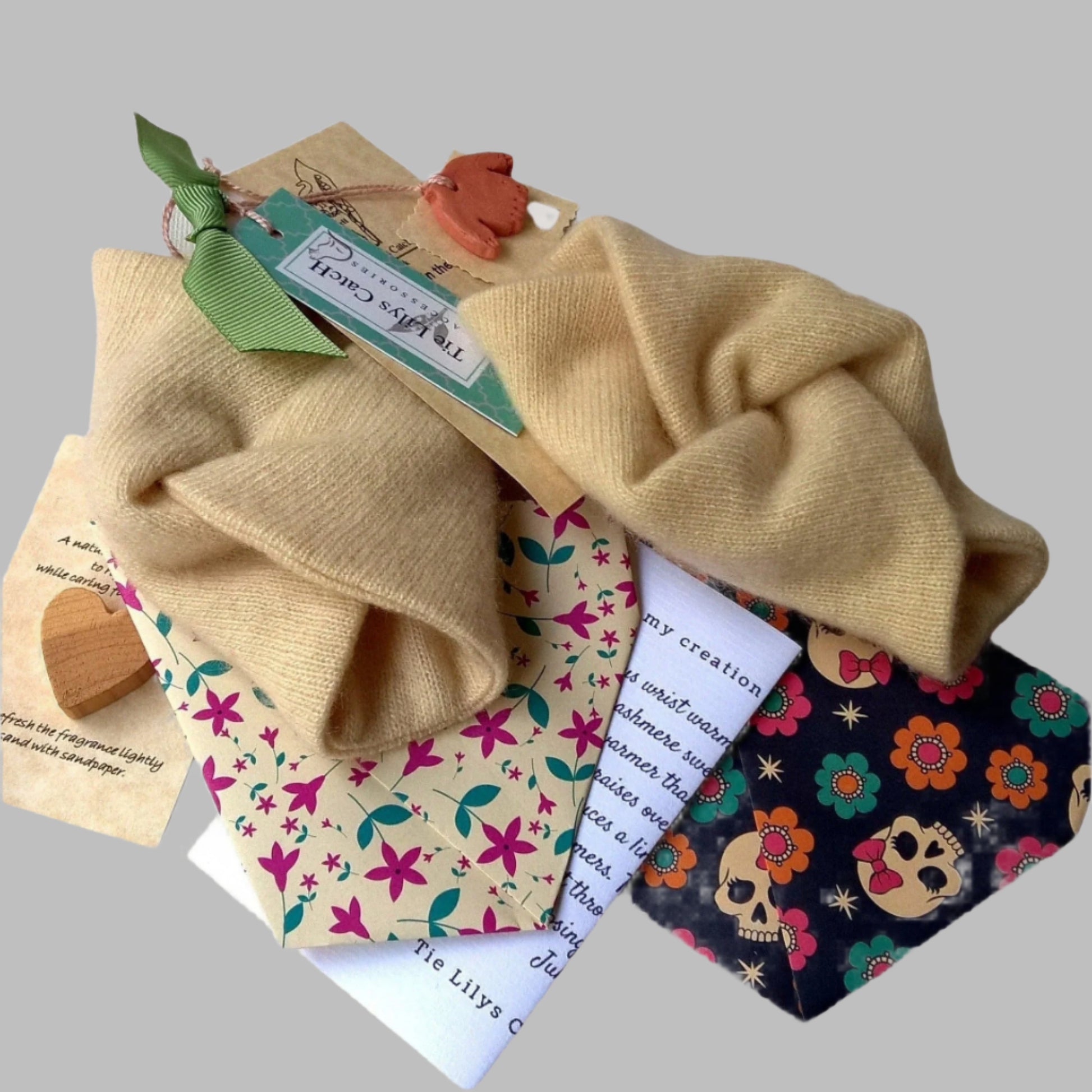 Cream 100% cashmere wrist warmers with packaging
