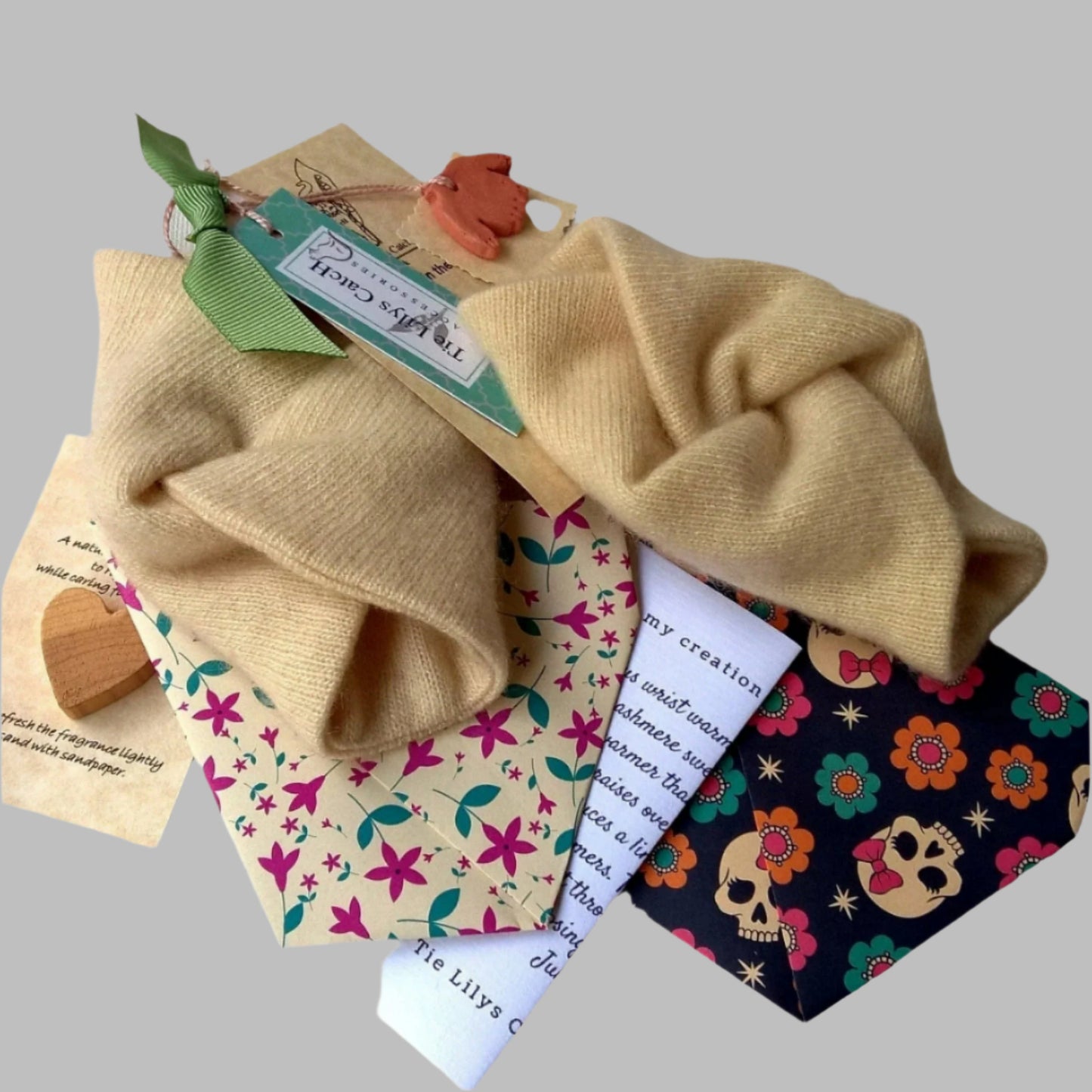 Cream 100% cashmere wrist warmers with packaging