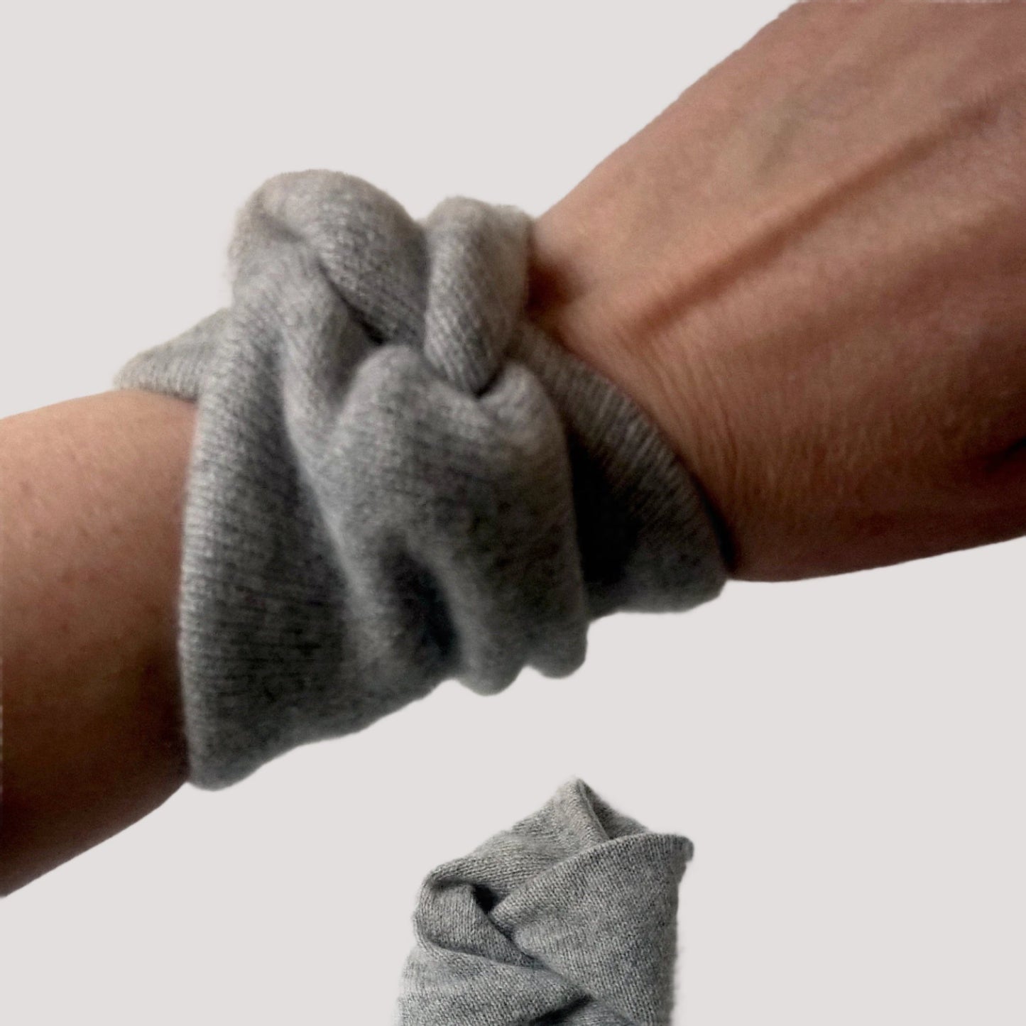 Keeping the pulse point on the wrists warm raises overall body temperature.