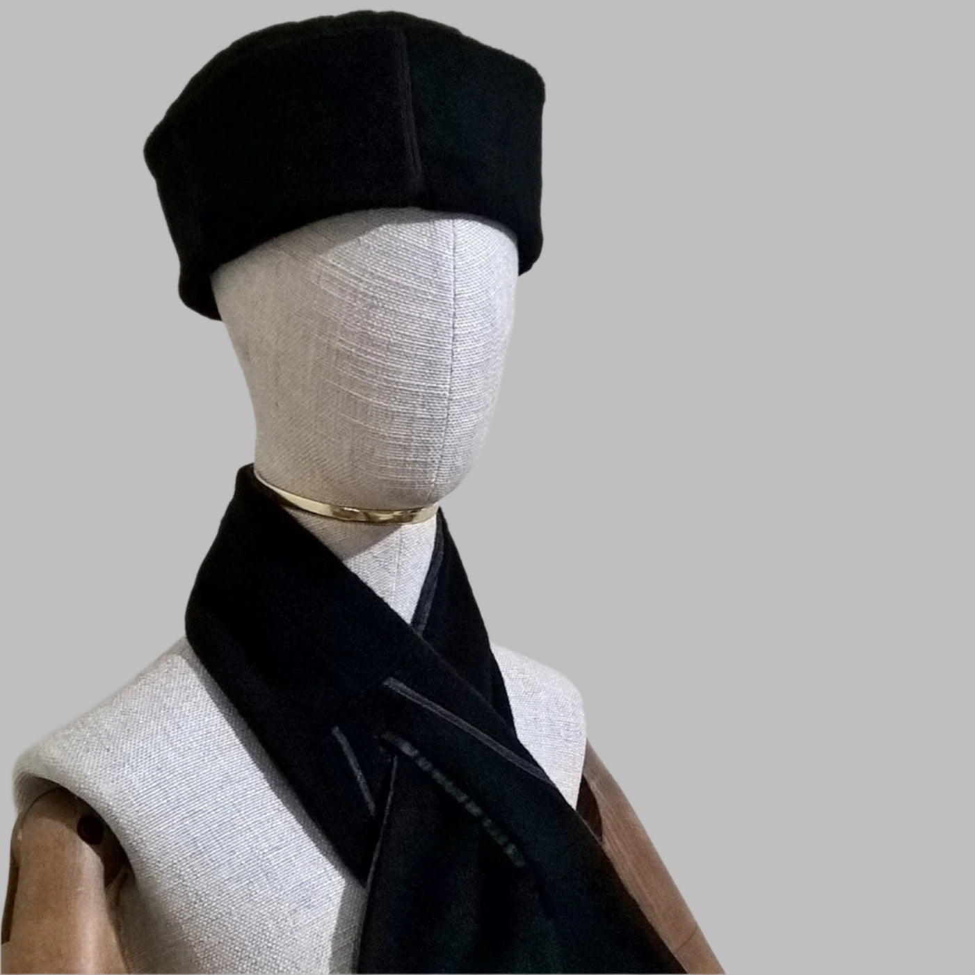Black cashmere hat with matching scarf cravat