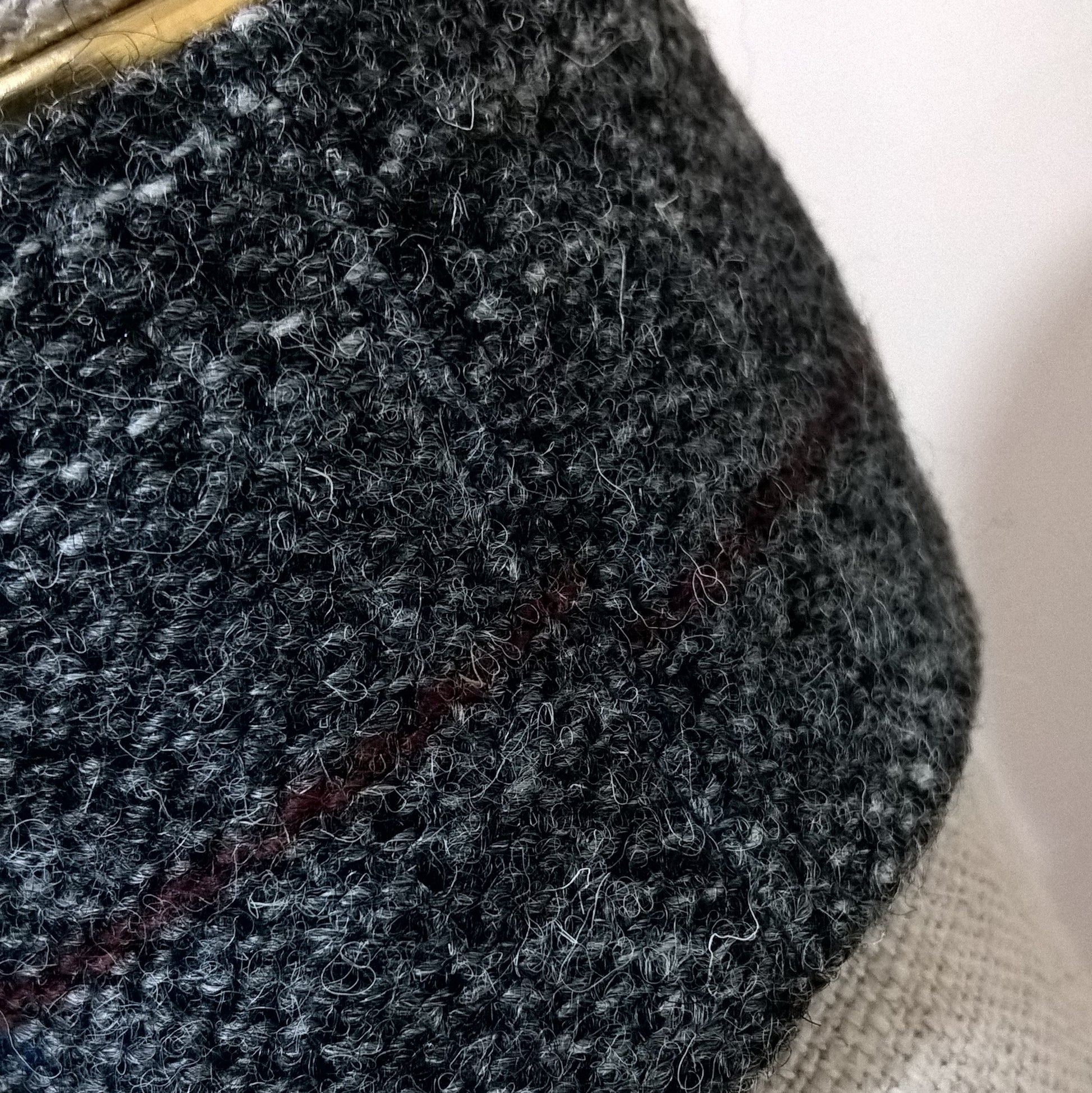 Centre back seam of scarf