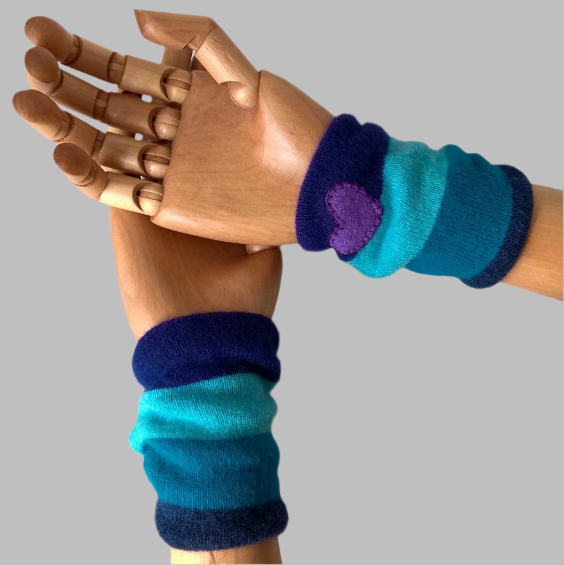 Cashmere pulse point wrist warmers with applique heart