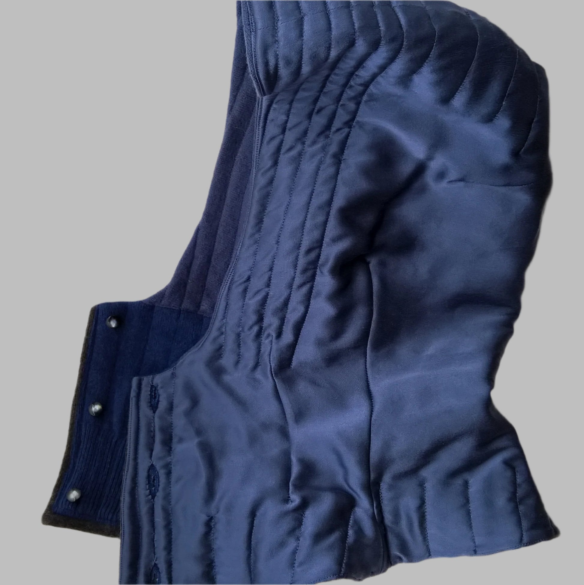 Hood is fully lined with blue silk which is part quilted to the cashmere
