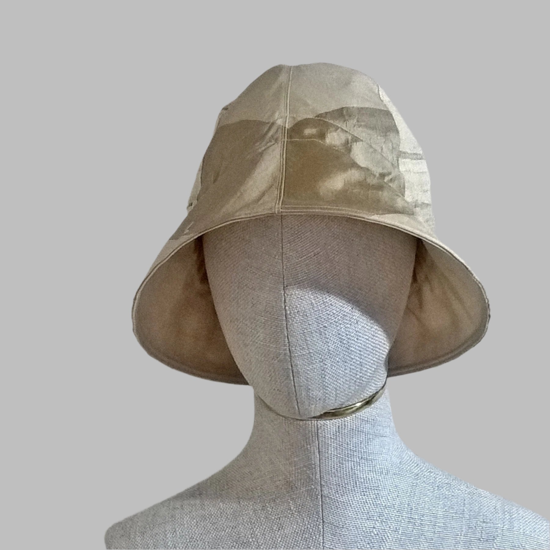 Raw silk bucket hat with millinery reed edge for versatile wear