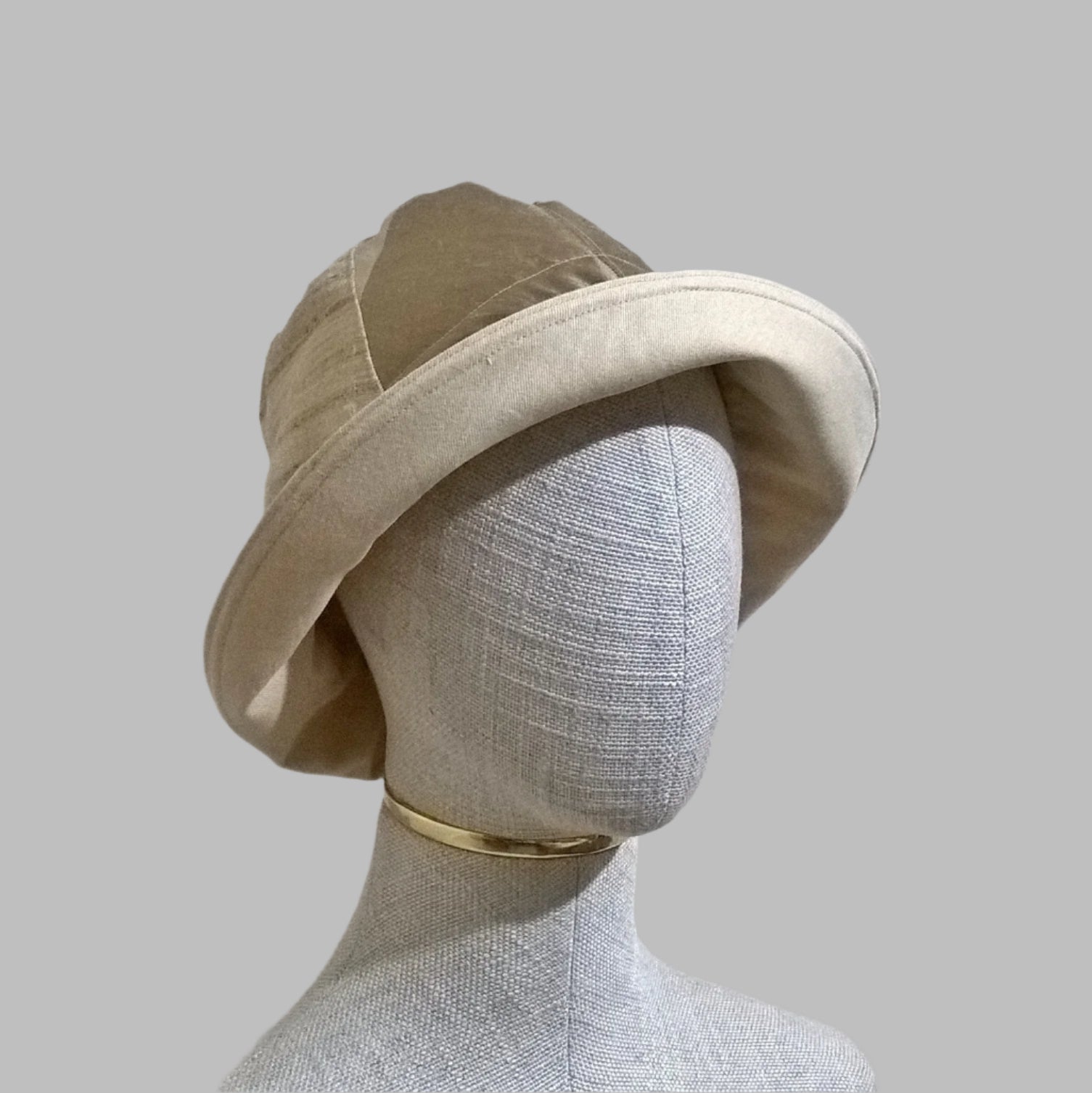 The brim can be flipped up to give a different look