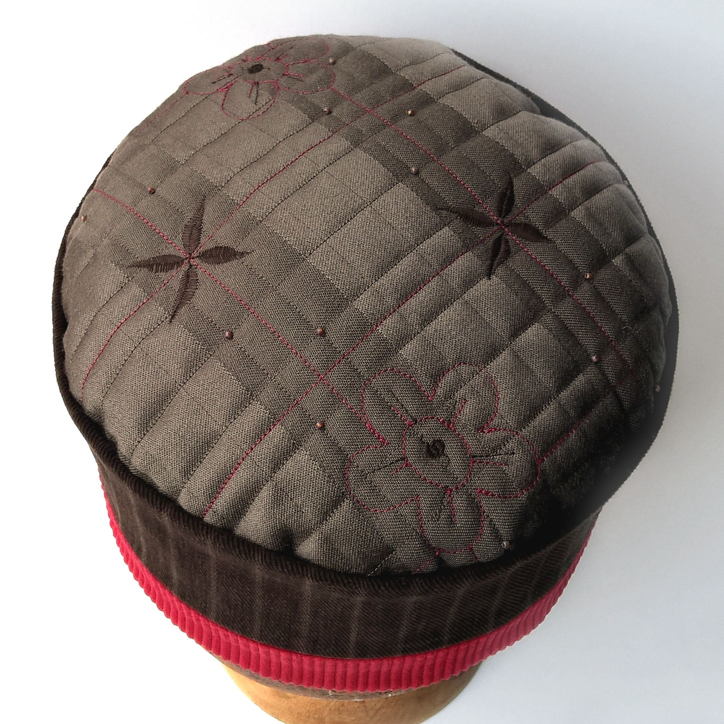 Smoking cap with flower embroidery and beaded tip
