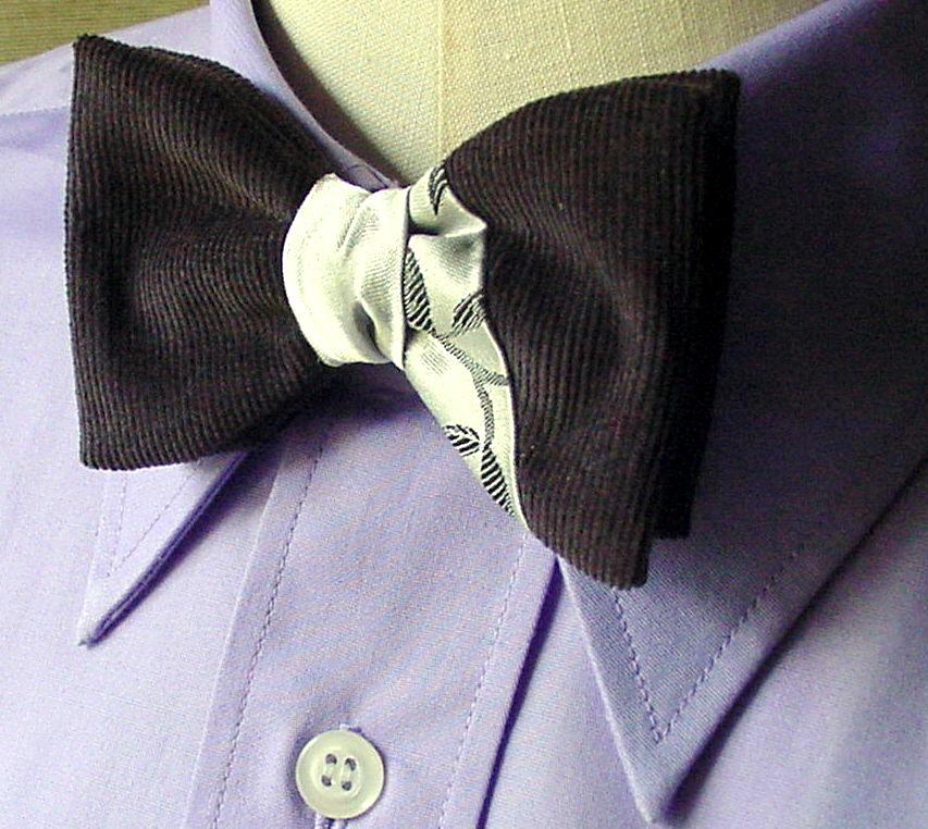 Pre Tied Designer Bowtie in Silver Grey, Mens Retro 40s Clip On Tie