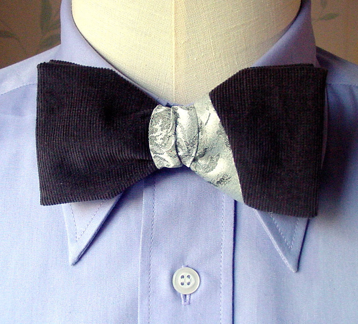Pre Tied Designer Bowtie in Silver Grey, Mens Retro 40s Clip On Tie