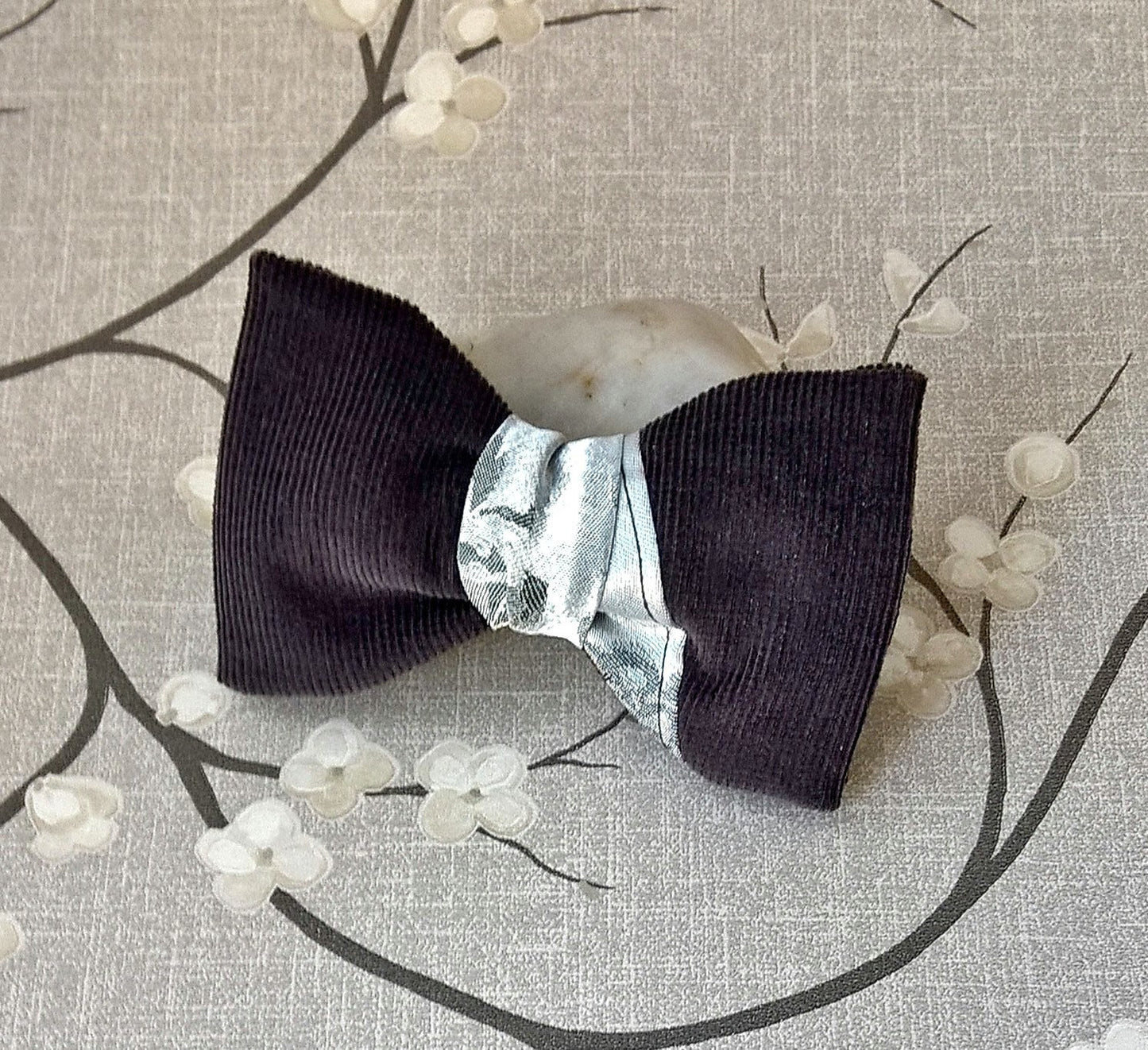 Pre Tied Designer Bowtie in Silver Grey, Mens Retro 40s Clip On Tie